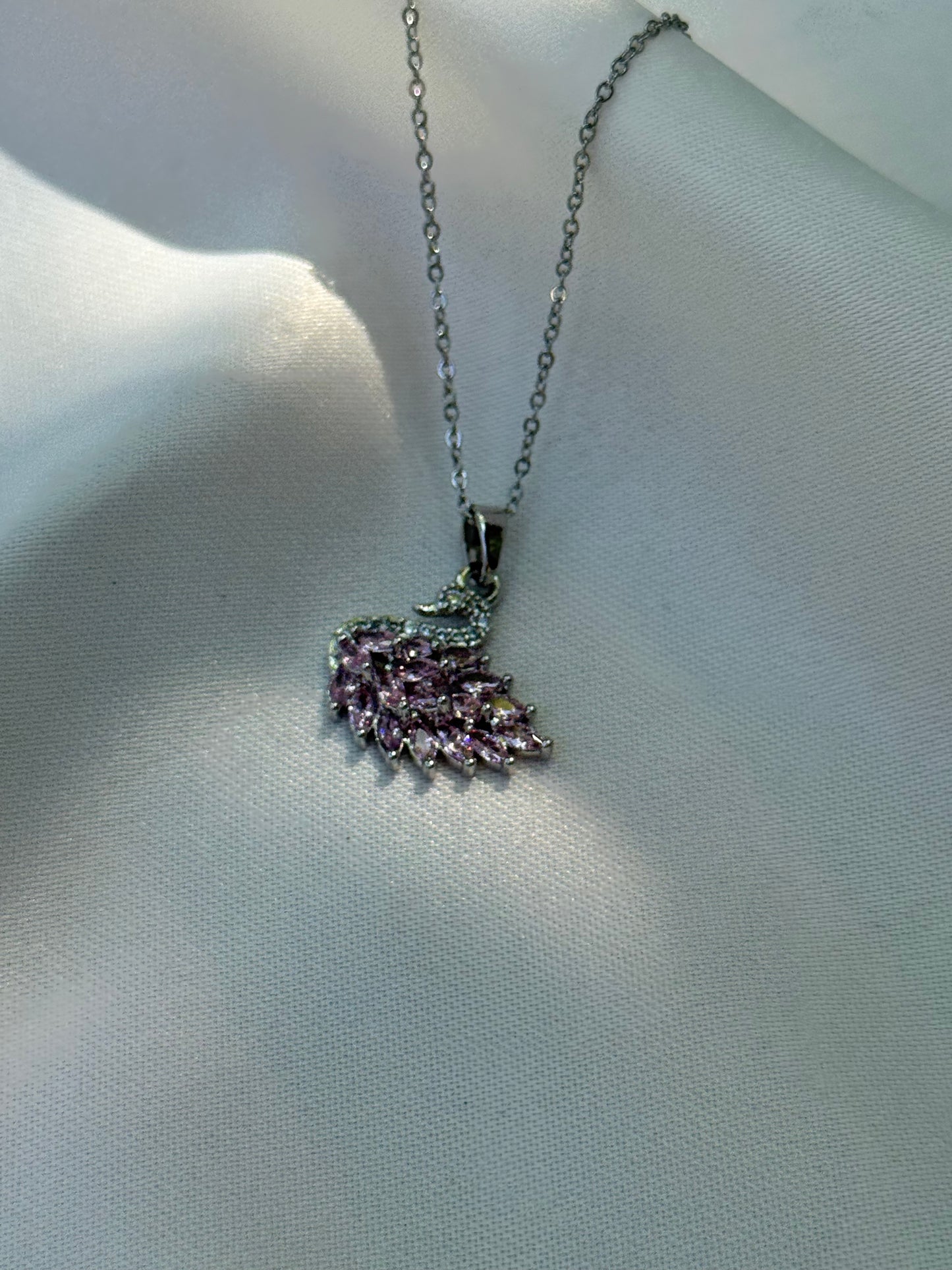 Pembe Kristal Kuğu Kolye