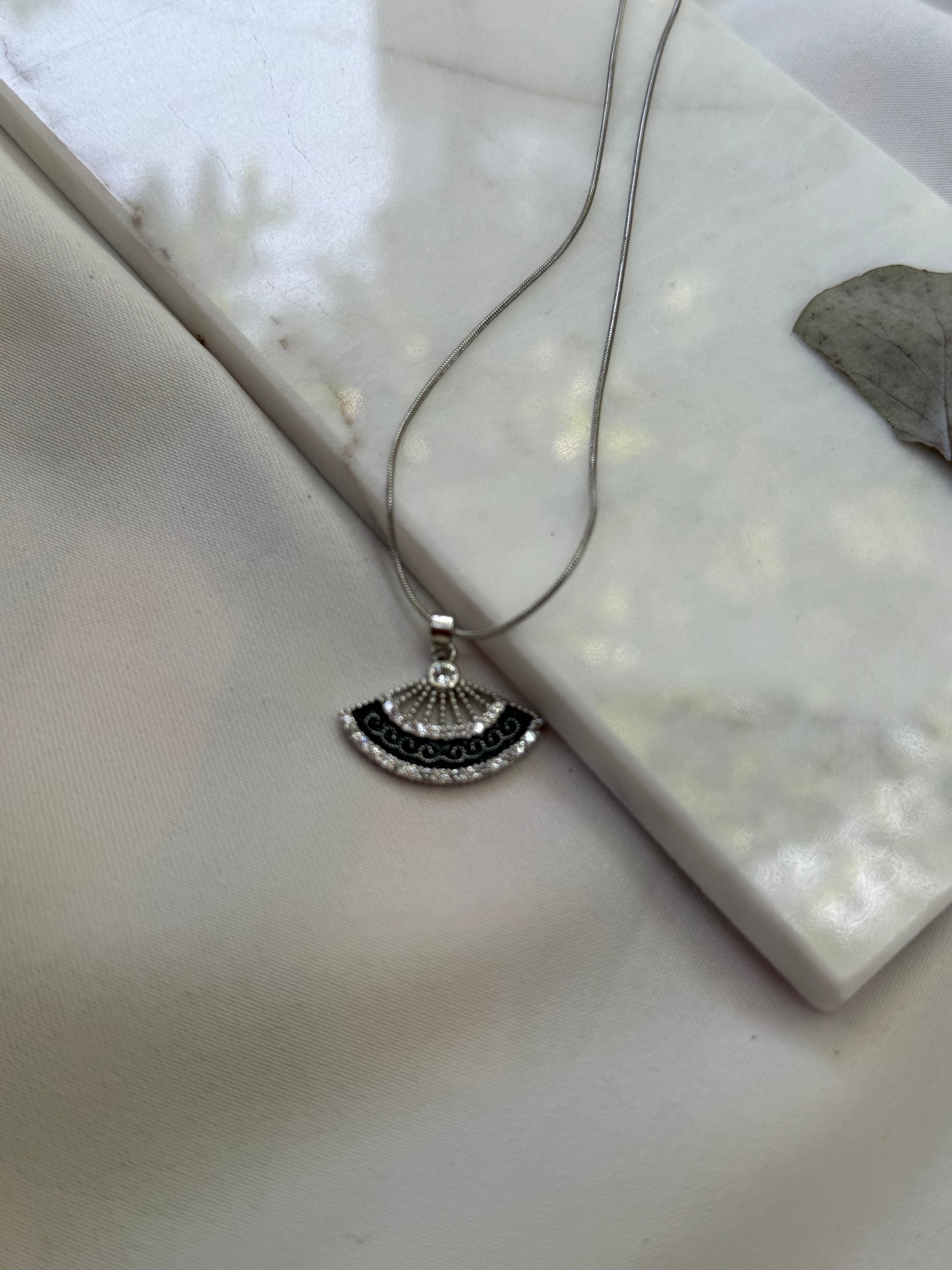 Vintage Stil Yelpaze Kolye