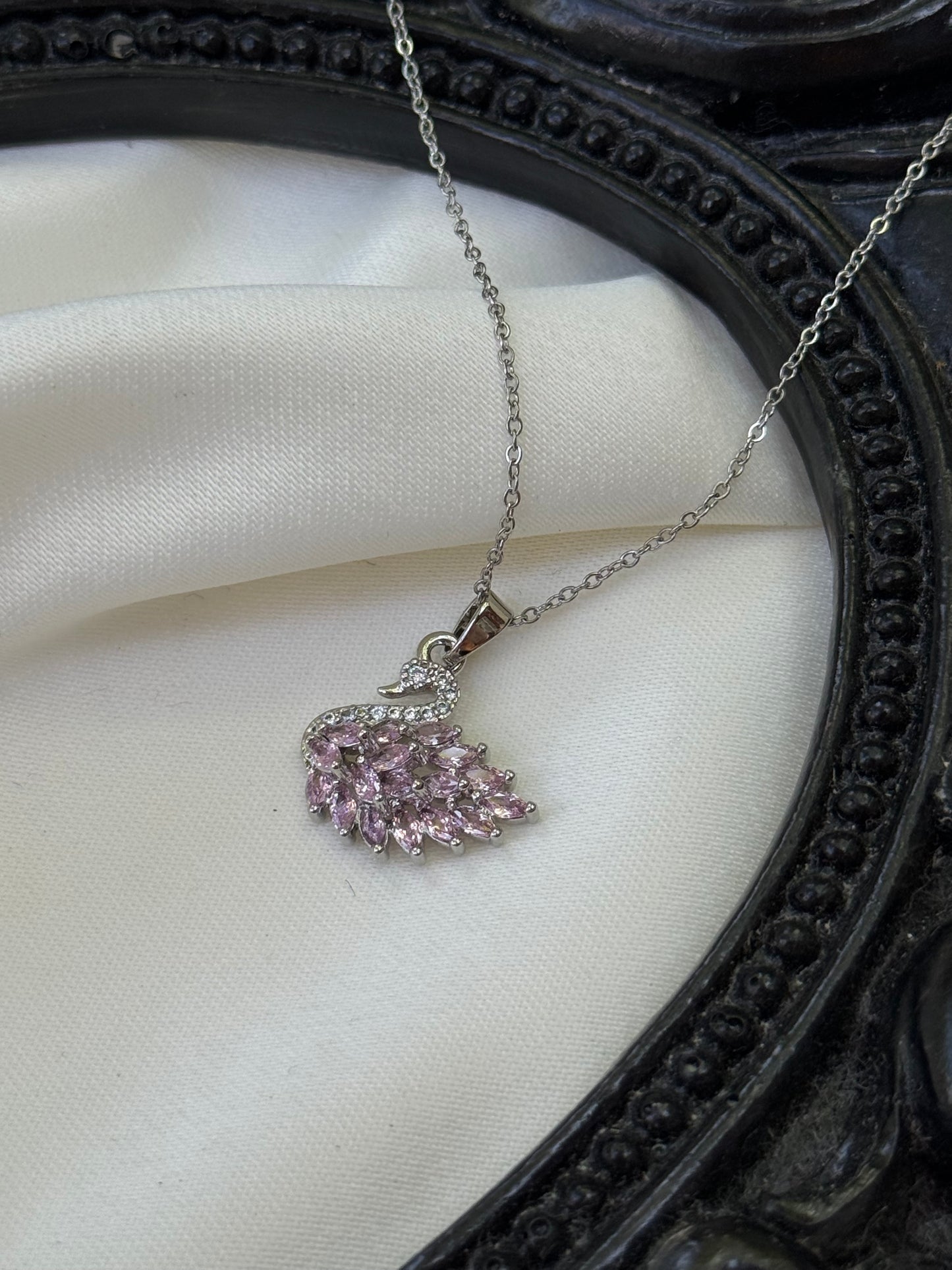 Pembe Kristal Kuğu Kolye