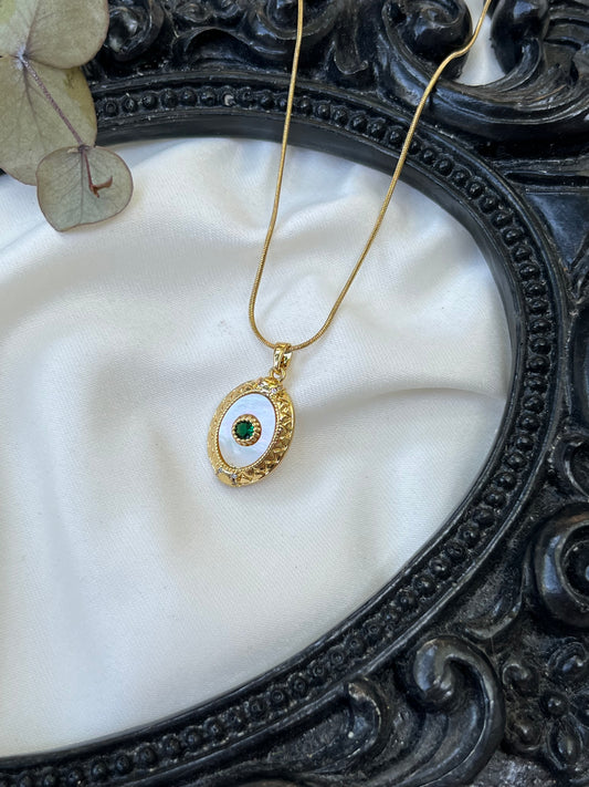 Yeşil Taşlı Oval Sedef Kolye